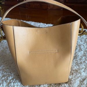 Frye Alana Hobo style bucket bag NWOT